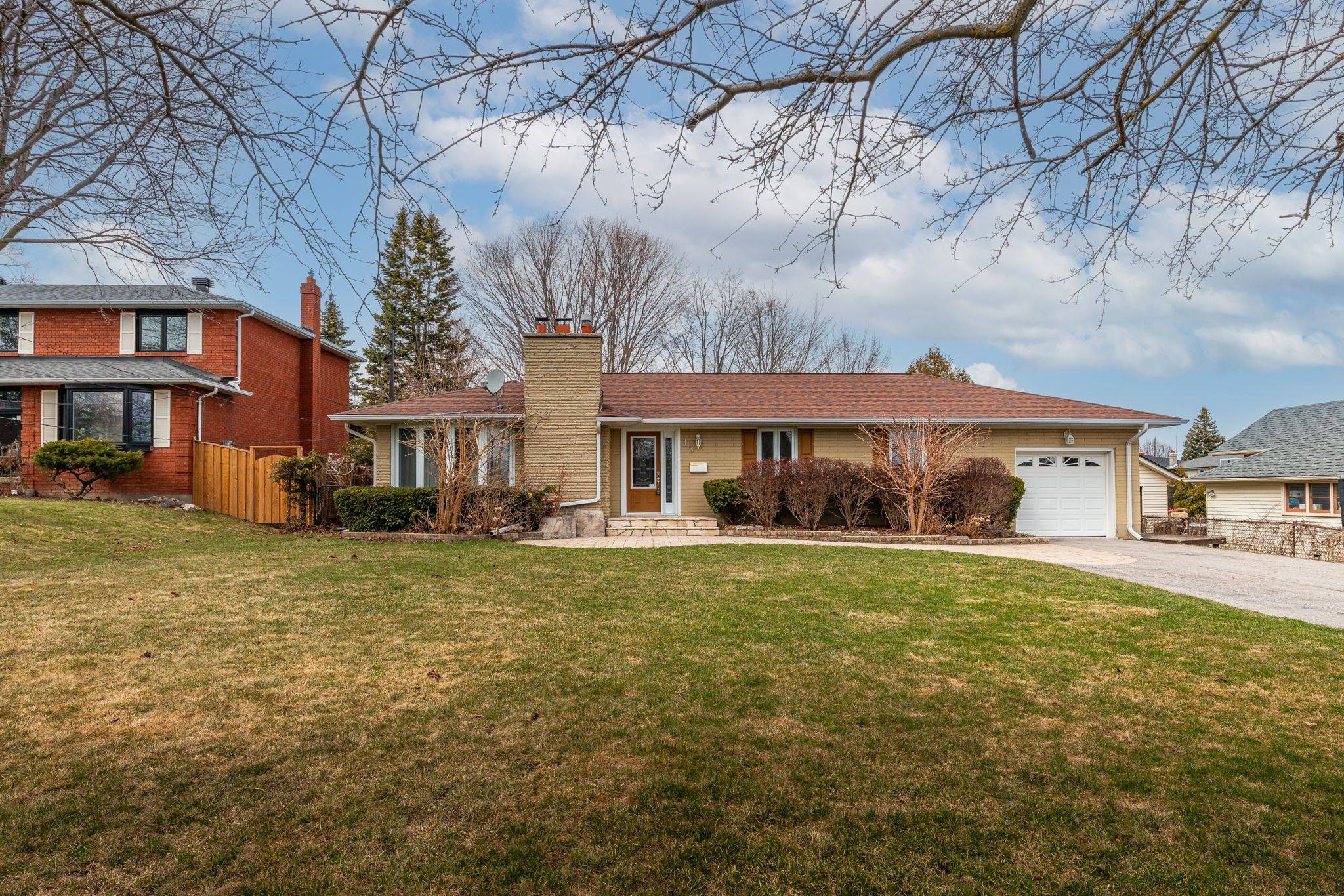 116 BROADVIEW AVE, Whitby, ON L1N 2G5