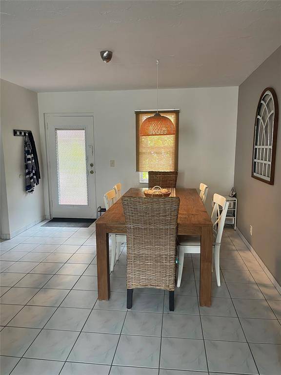 [StreetName, UnitNumber, StreetNumber, StreetDirPrefix], Lauderdale Lakes, FL 33311