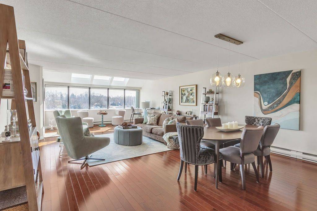 Oakville, ON L6L 6L5,100 Bronte RD #317