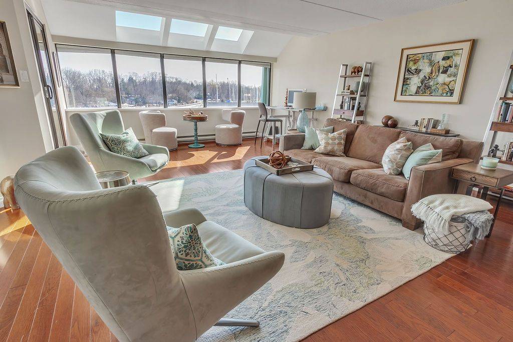 Oakville, ON L6L 6L5,100 Bronte RD #317