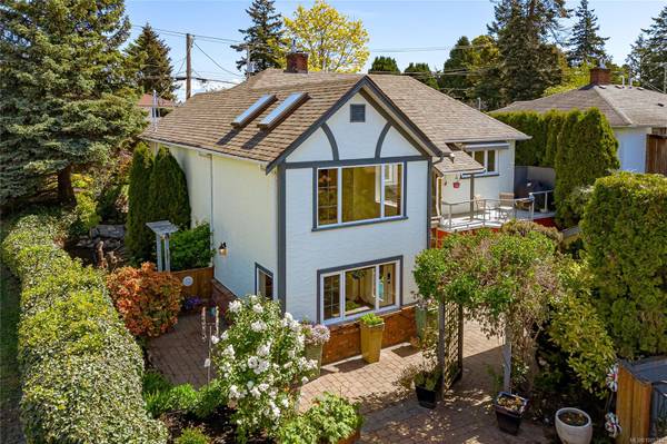 3872 Carey Rd, Saanich, BC V8Z 4C7