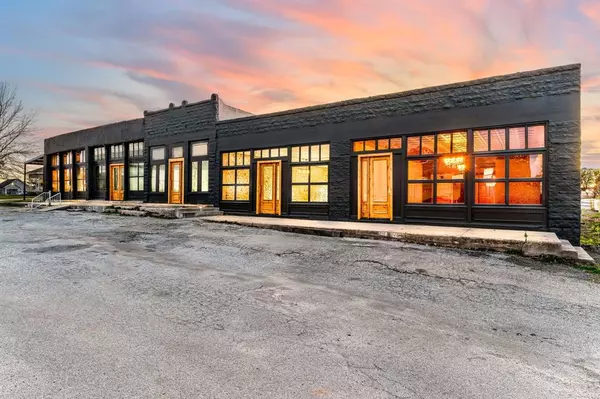 104 S Kickapoo Street #200, Lipan, TX 76462