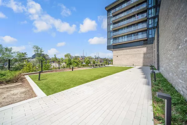 Mississauga, ON L5A 0B1,86 Dundas ST E #1714