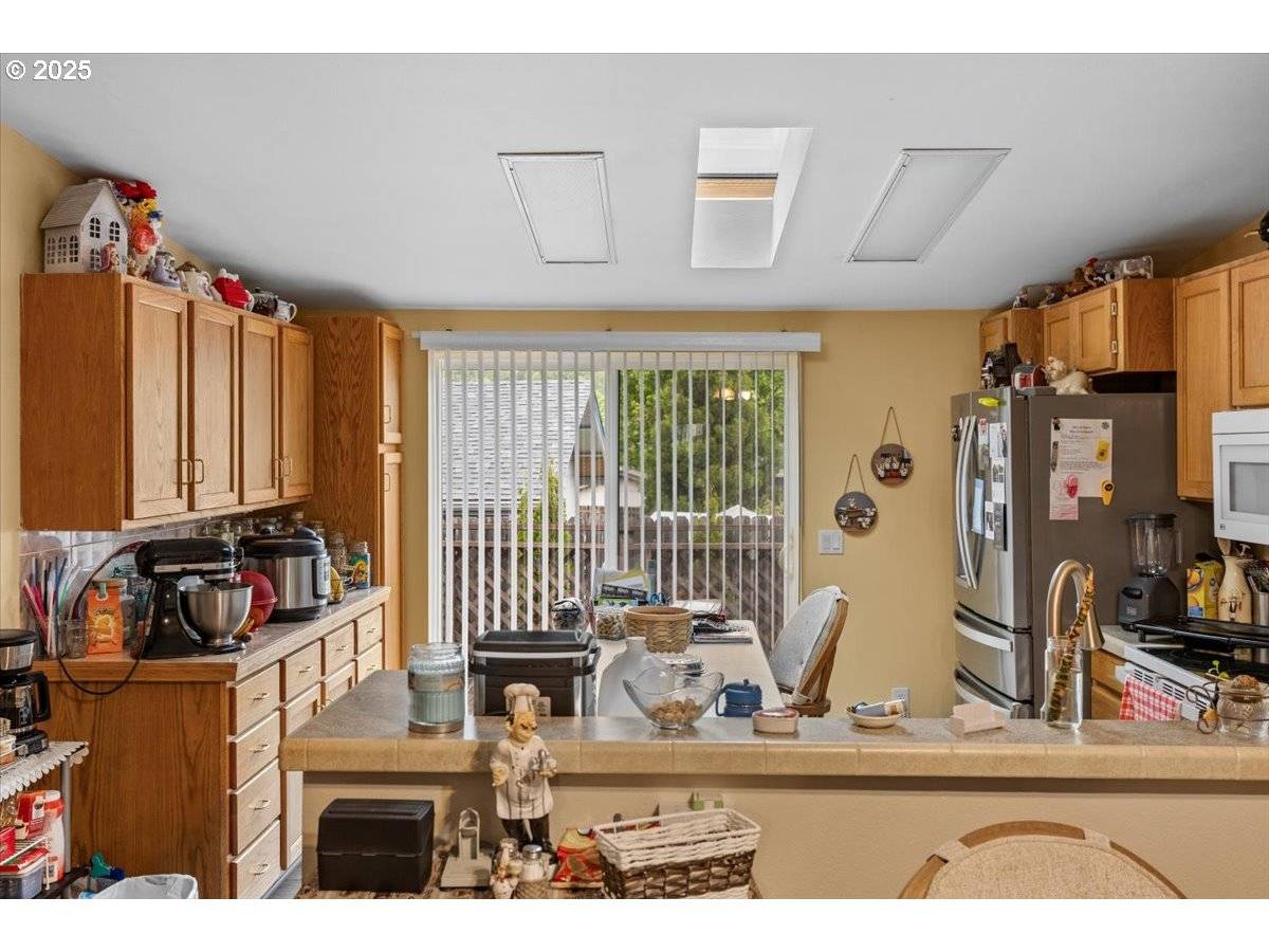 Roseburg, OR 97471,120 LITTLEBROOK LN
