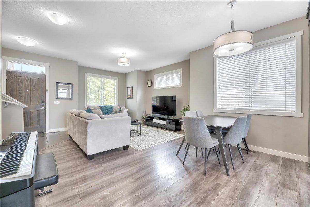 Calgary, AB T3P 0R9,623 Evanston MNR NW