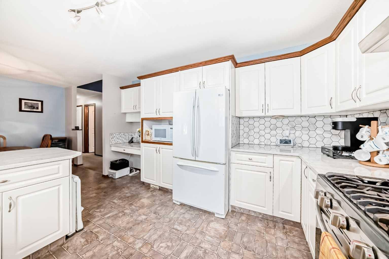 Ponoka, AB T4J 1G2,5213 59th Ave