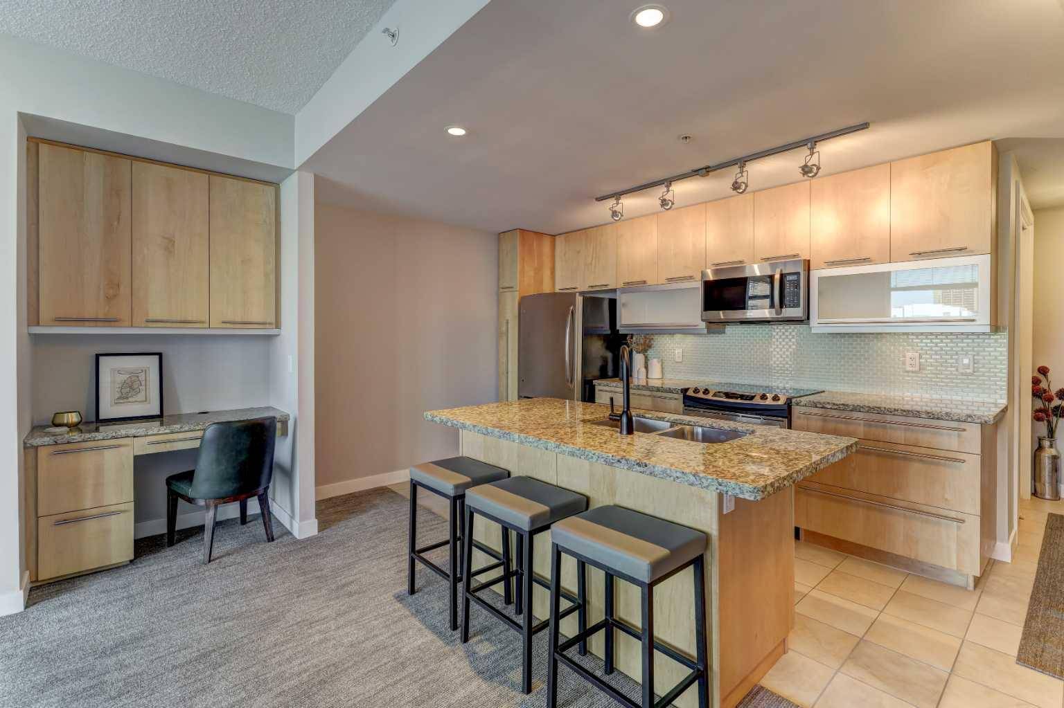 Calgary, AB T2R 0V6,215 13 AVE Southwest #703