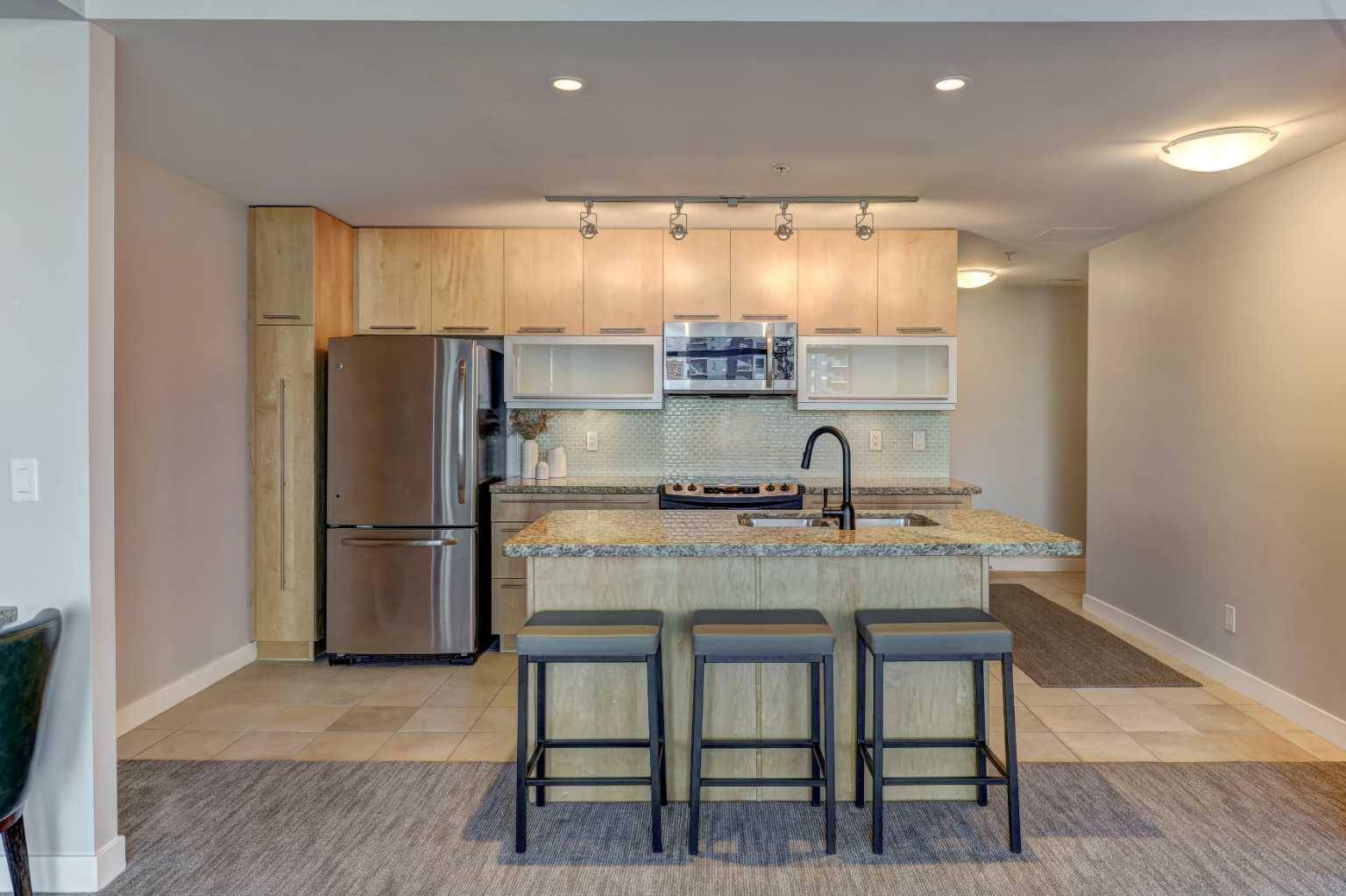 Calgary, AB T2R 0V6,215 13 AVE Southwest #703