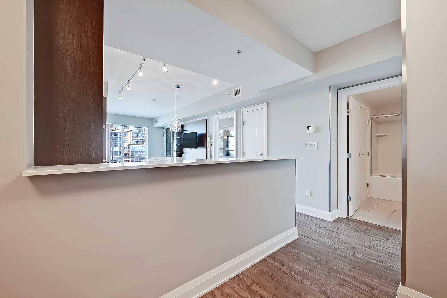 Calgary, AB T2P 1J3,930 6 AVE SW #2504
