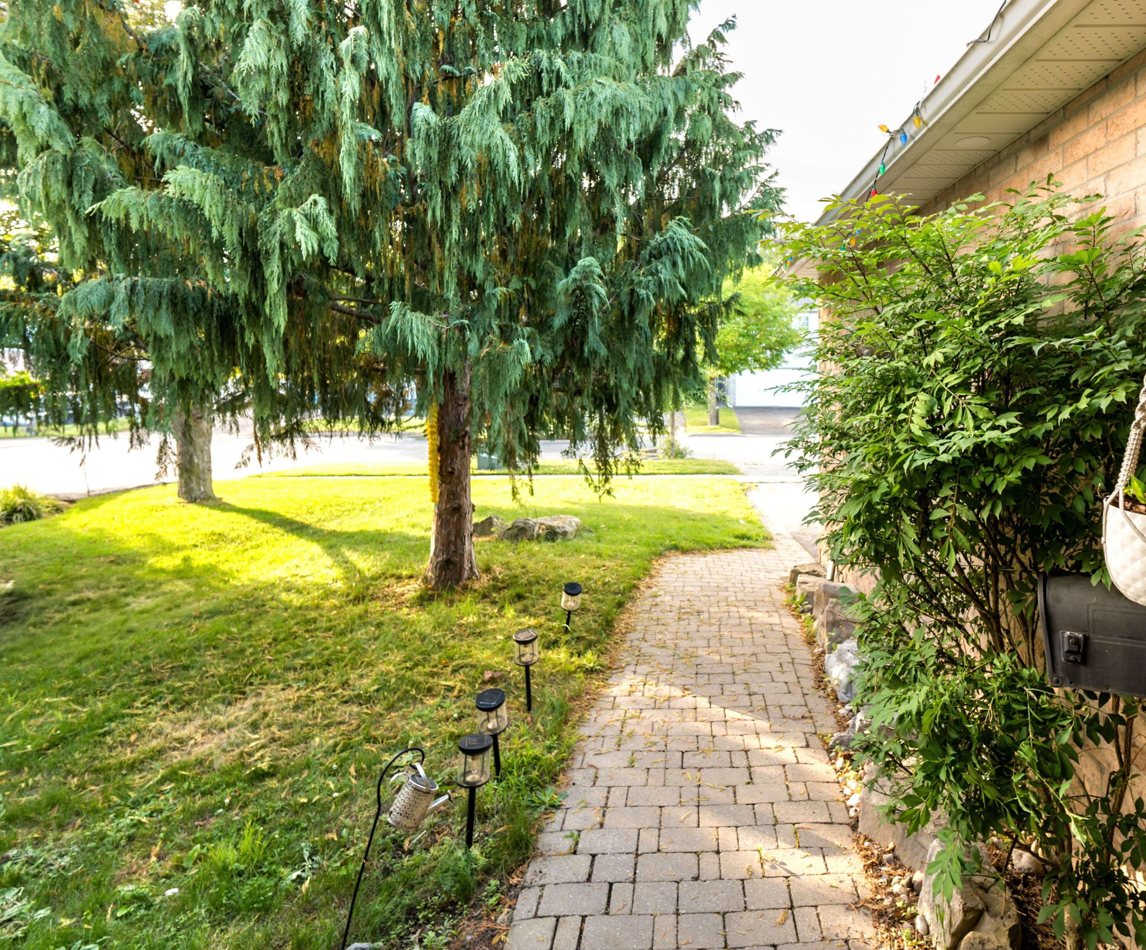 Clarington, ON L1E 1N4,13 Alderbrook DR