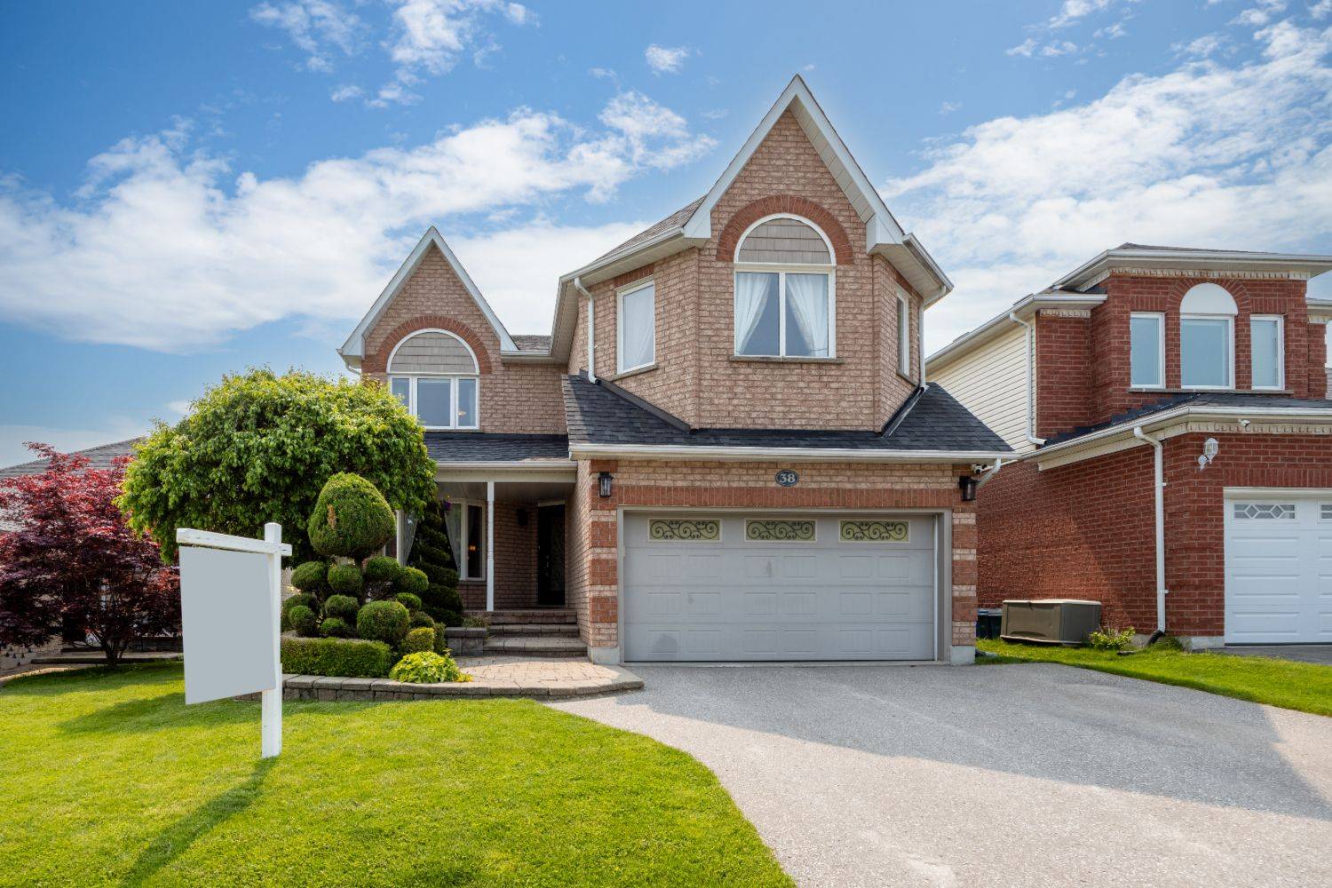Clarington, ON L1C 4L9,38 Apple Blossom BLVD