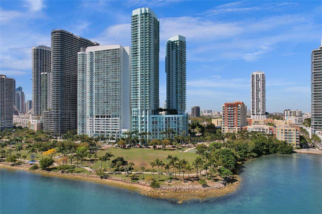 Miami, FL 33132,[StreetName,UnitNumber,StreetNumber,StreetDirPrefix]