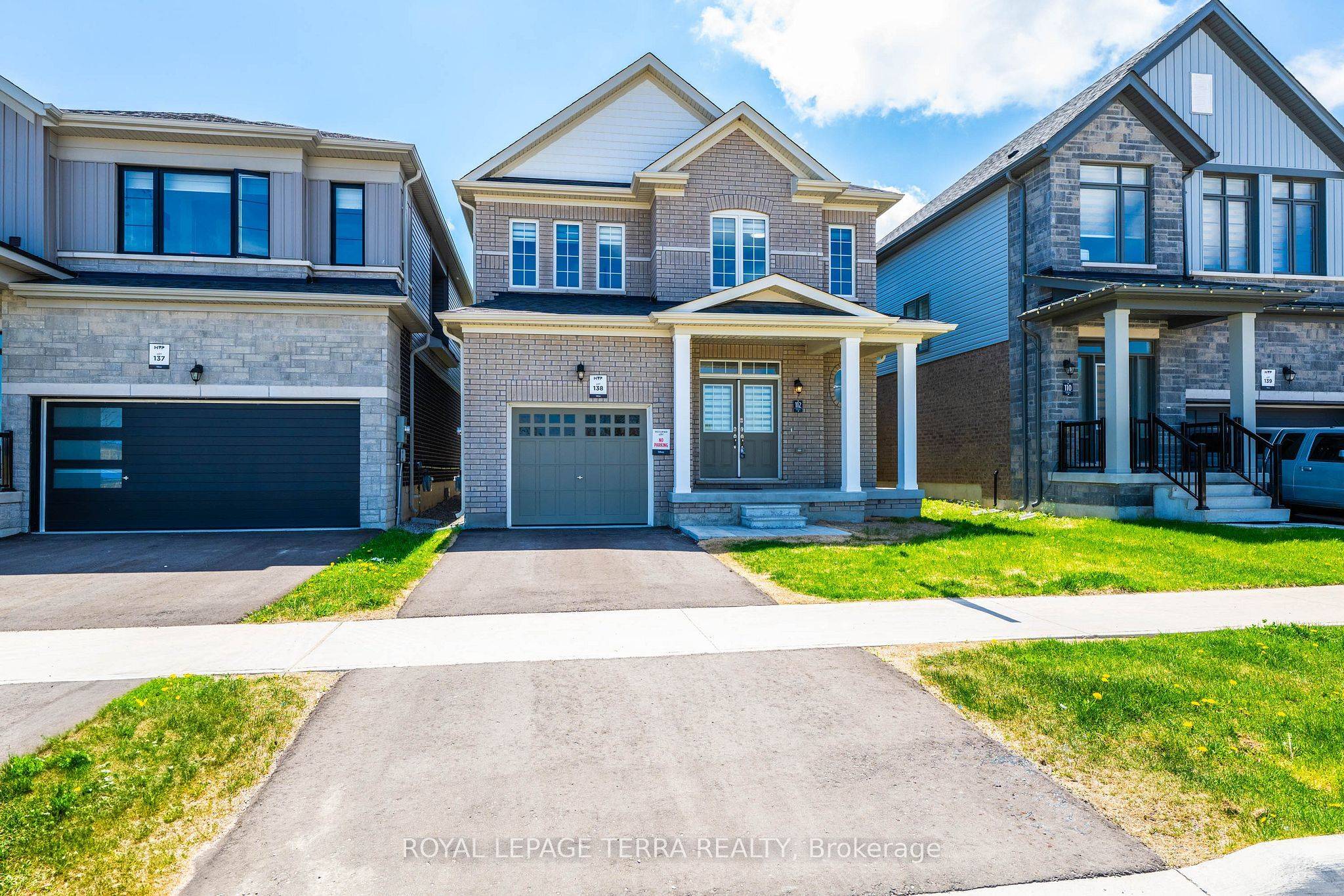 112 Nottingham RD, Barrie, ON L4N 0H7