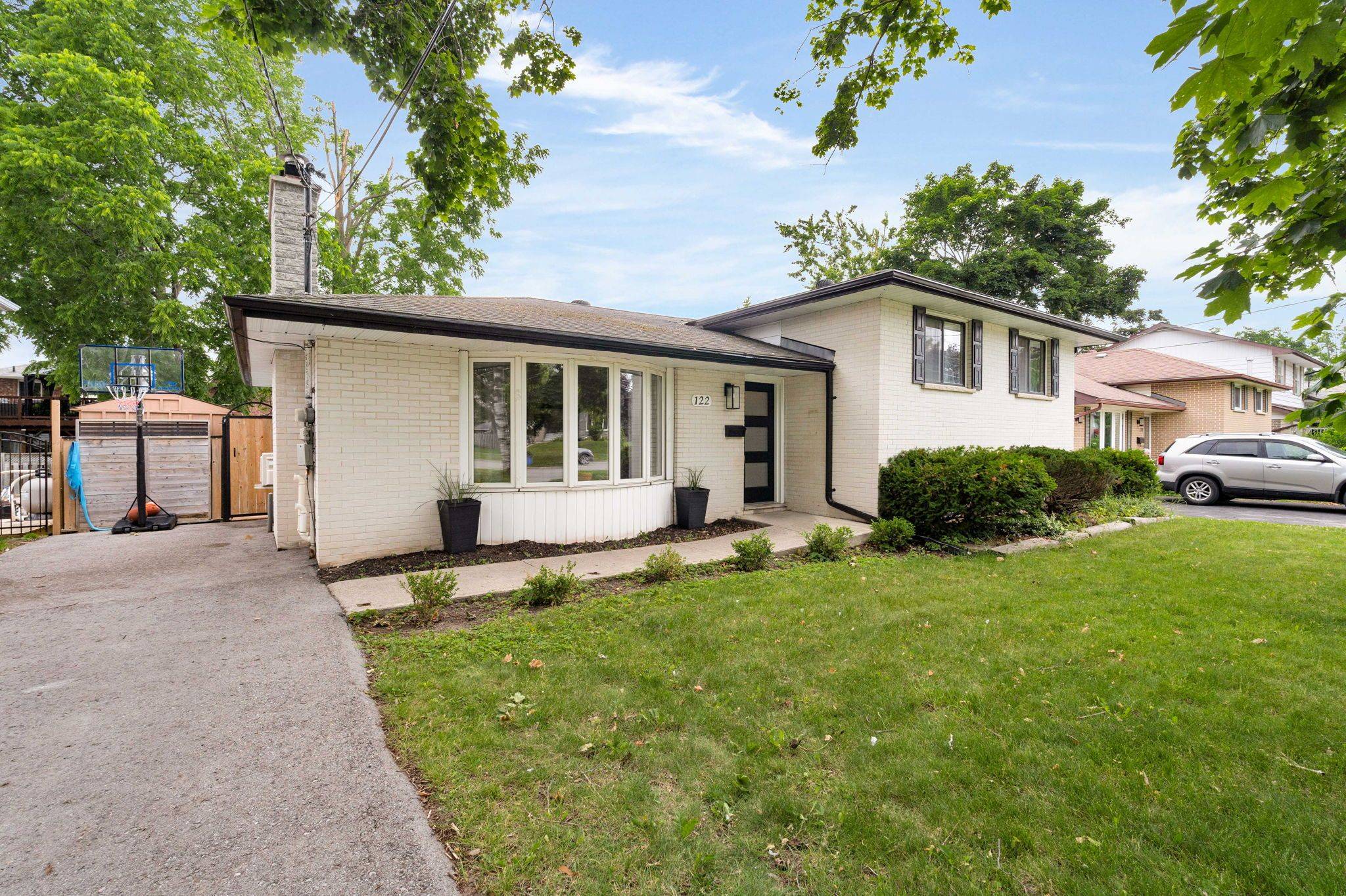 Barrie, ON L4M 2G2,122 Steel ST