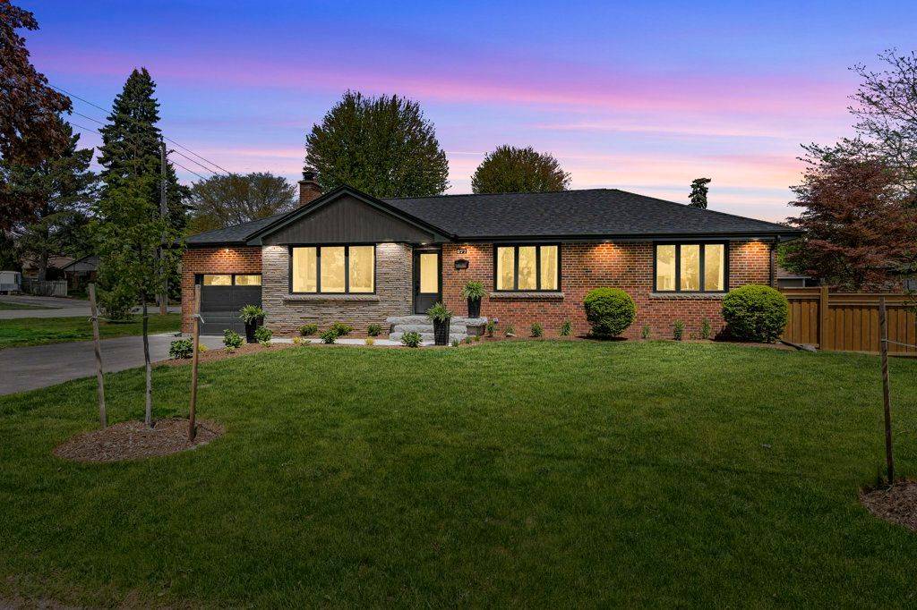 Burlington, ON L7T 3A8,877 Condor DR