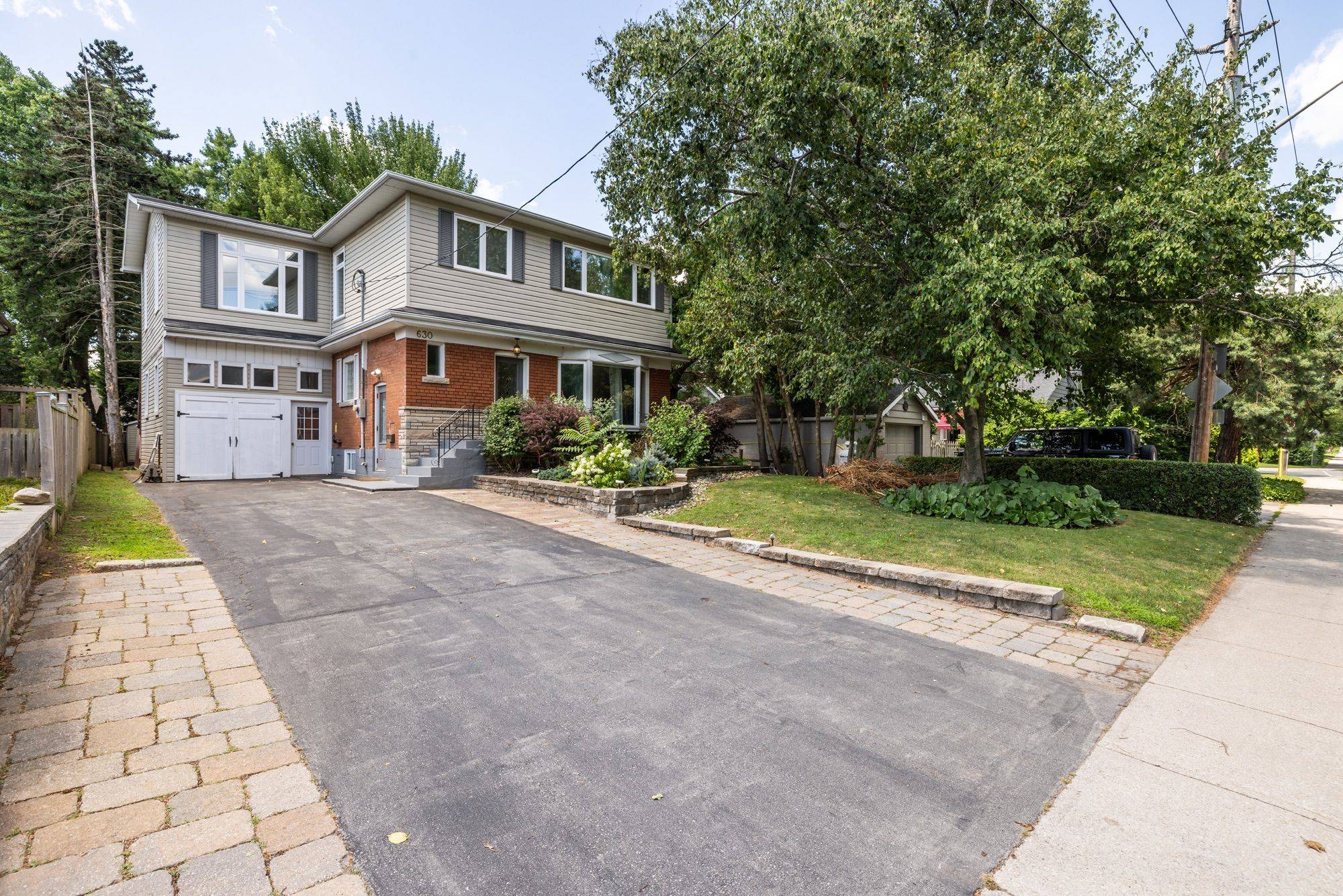 630 Drury LN #Main, Burlington, ON L7R 2X6
