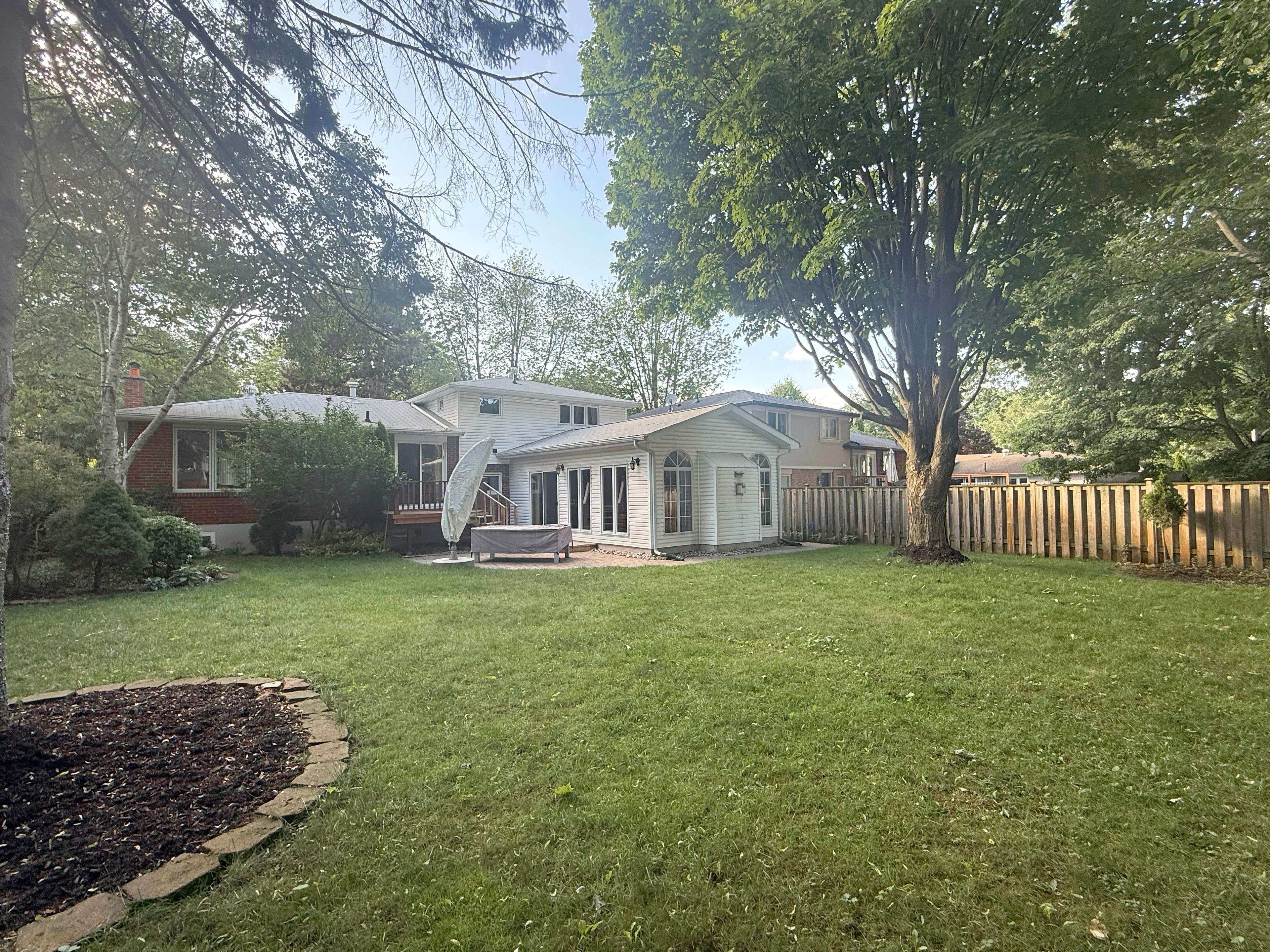 Oakville, ON L6L 3L3,228 Sunrise CRES