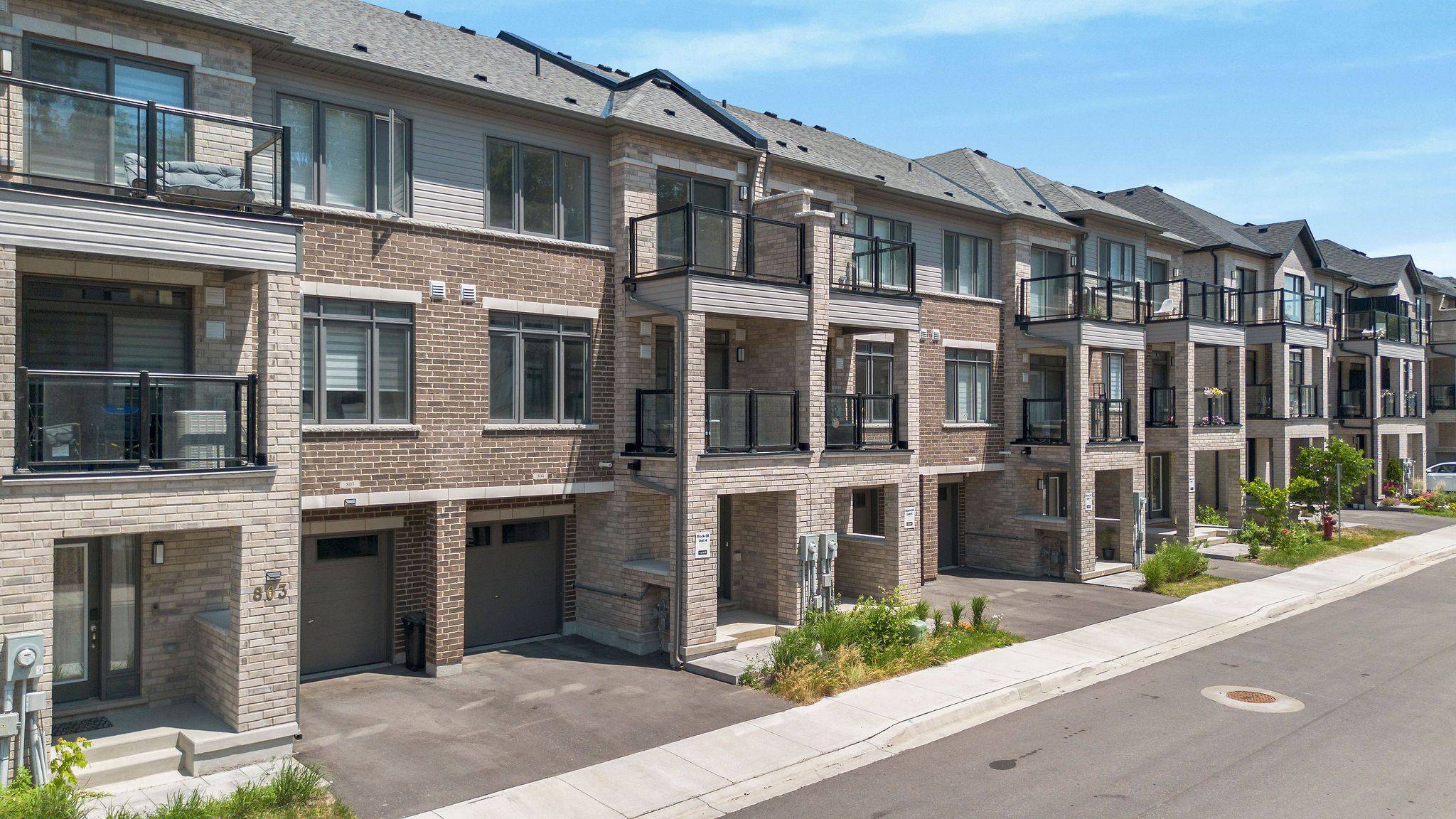 Brantford, ON N3S 0K4,585 Colborne ST E #804