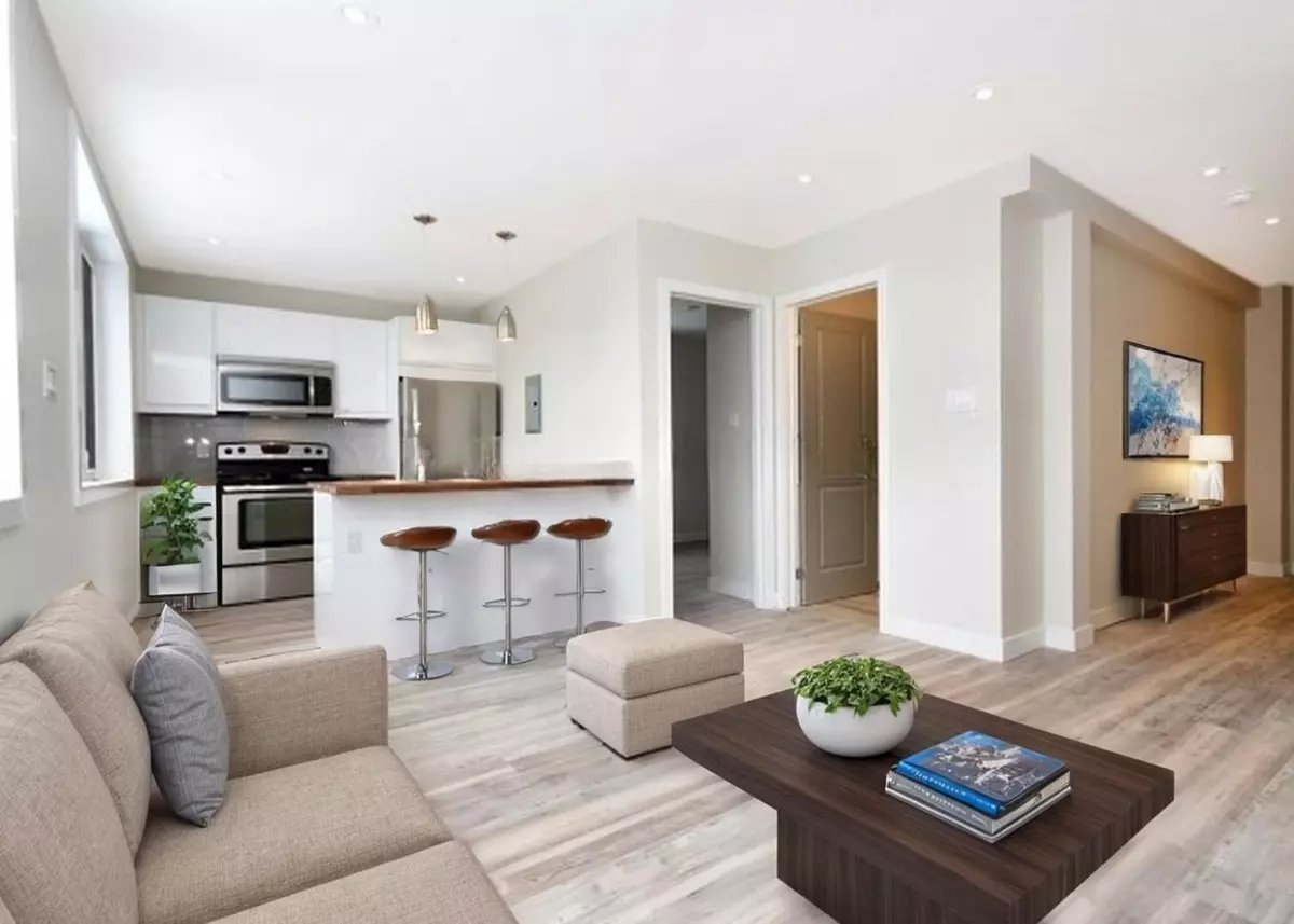 Toronto W06, ON M8W 1N2,3411 Lake Shore BLVD W #1
