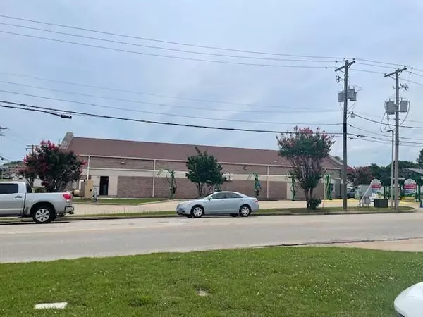 Longview, TX 75601,300 E Marshall Avenue