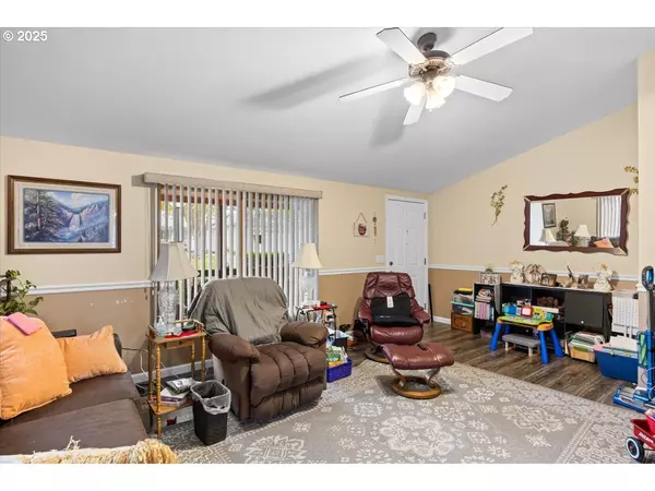 Roseburg, OR 97471,120 LITTLEBROOK LN