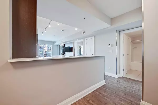 Calgary, AB T2P 1J3,930 6 AVE Southwest #2504