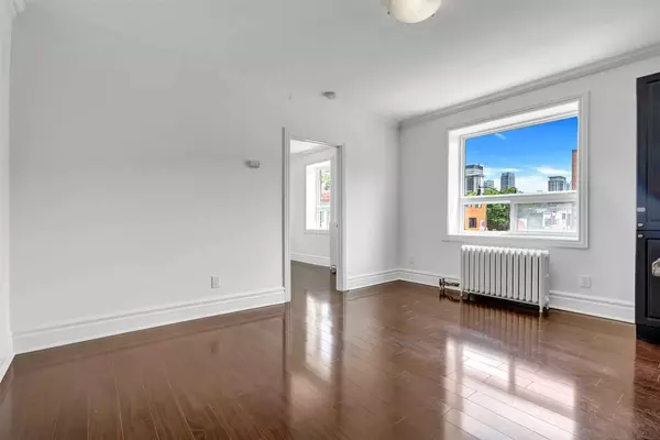 Toronto C04, ON M4P 2J5,2 Craighurst AVE #1