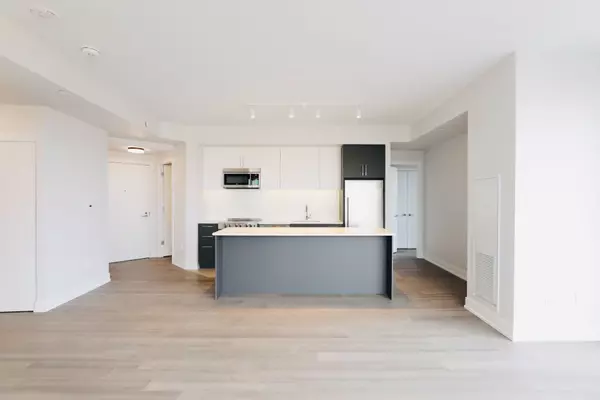 Toronto C04, ON M6B 2Y9,2525 Bathurst ST #507