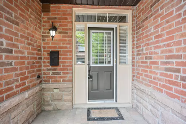 Oakville, ON L6H 7J2,300 Ravineview WAY #41