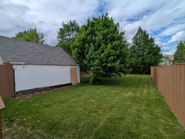 Hamilton, ON L8G 1J3,2787 King ST E