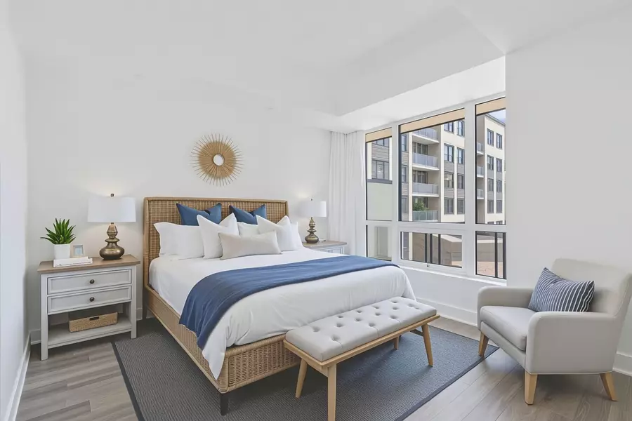 2075 King RD #314, King, ON L7B 0R6