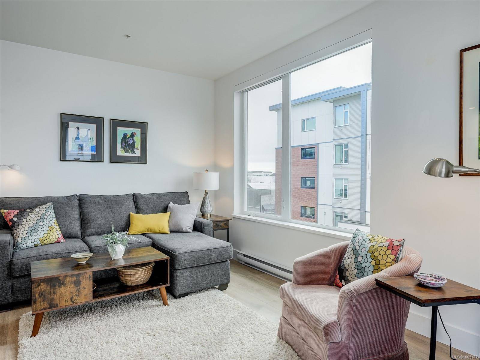 Sidney, BC V8L 1Y8,2461 Sidney Ave #310