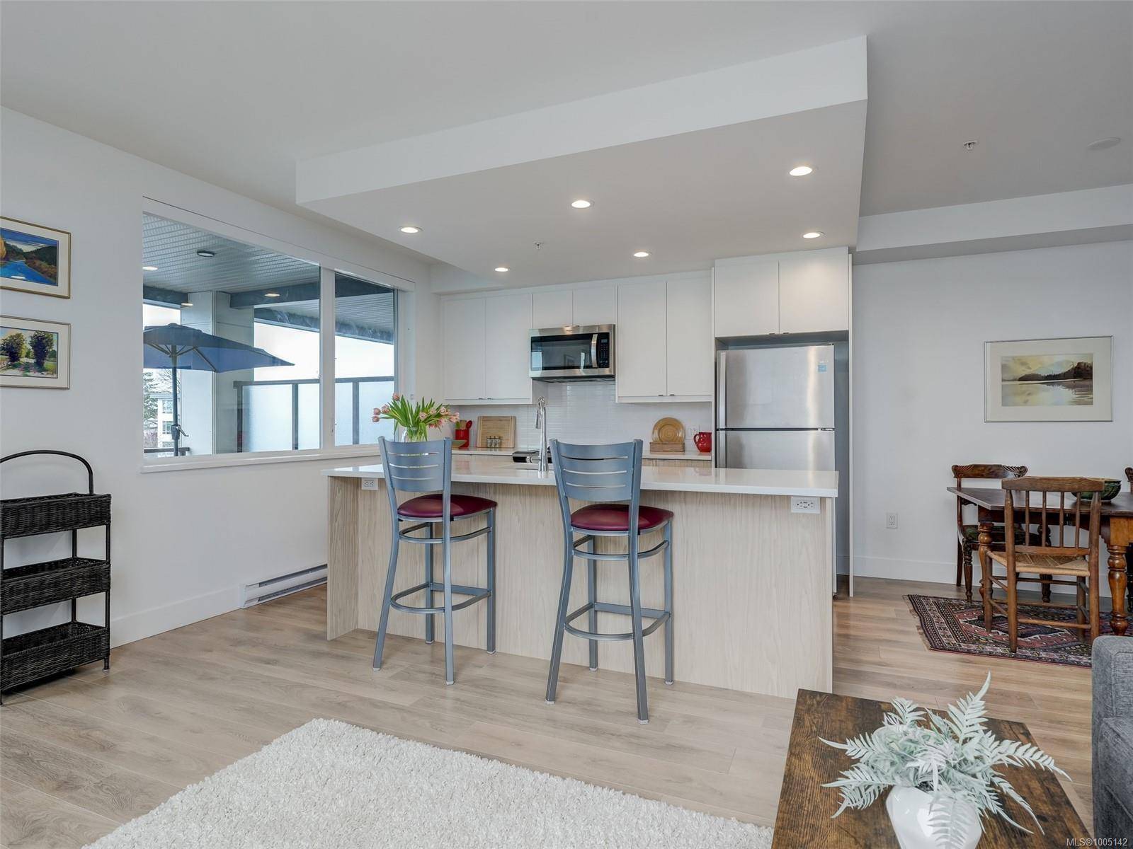 Sidney, BC V8L 1Y8,2461 Sidney Ave #310