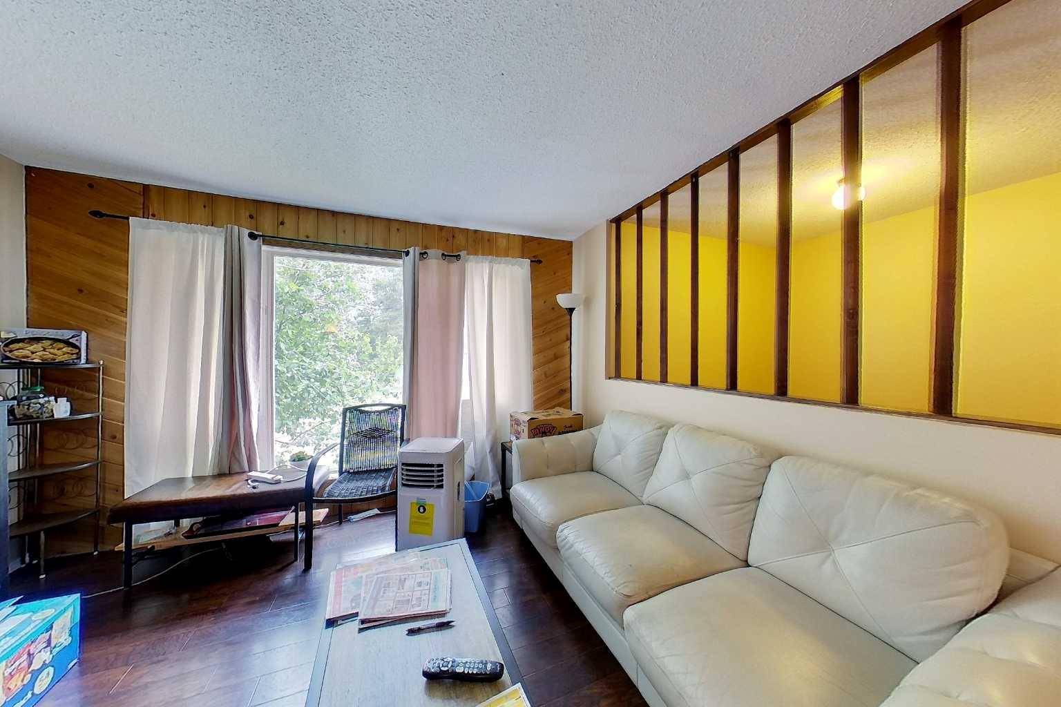 Slave Lake, AB T0G2A1,712 2 AVE NW