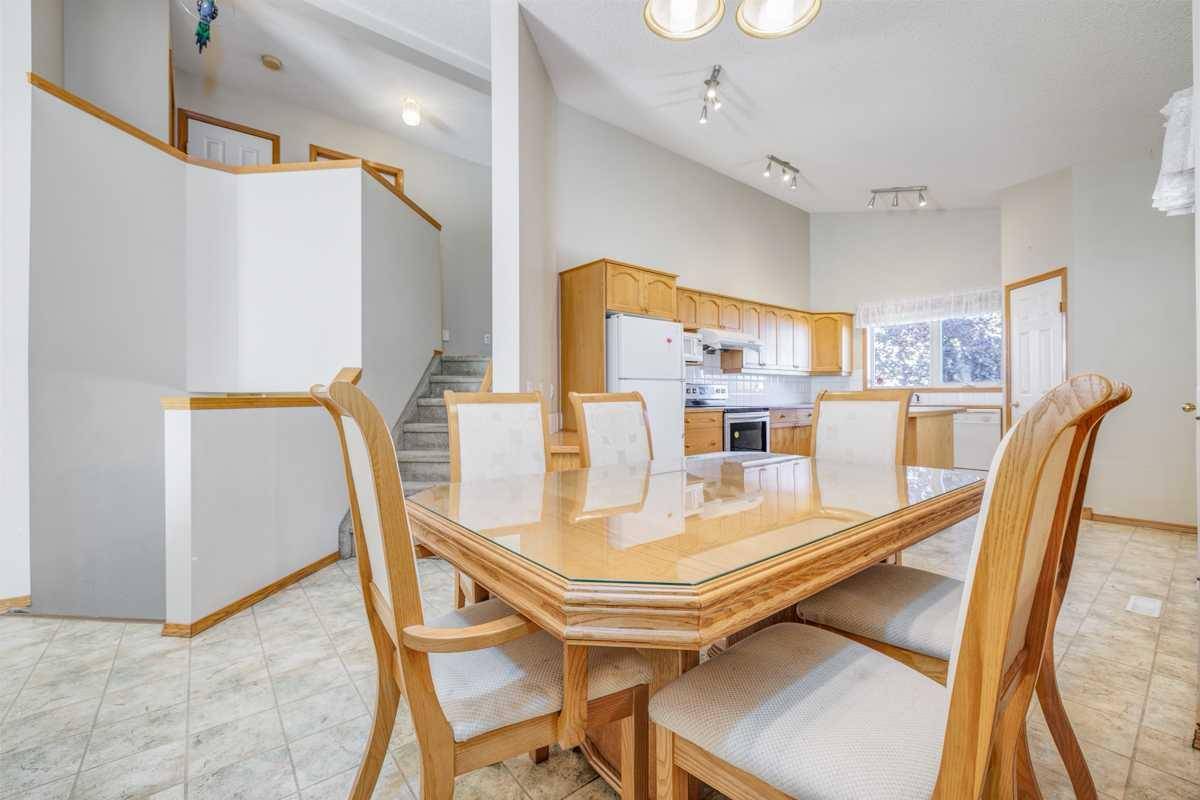 Calgary, AB T2B 3L1,19 Erin GRV SE