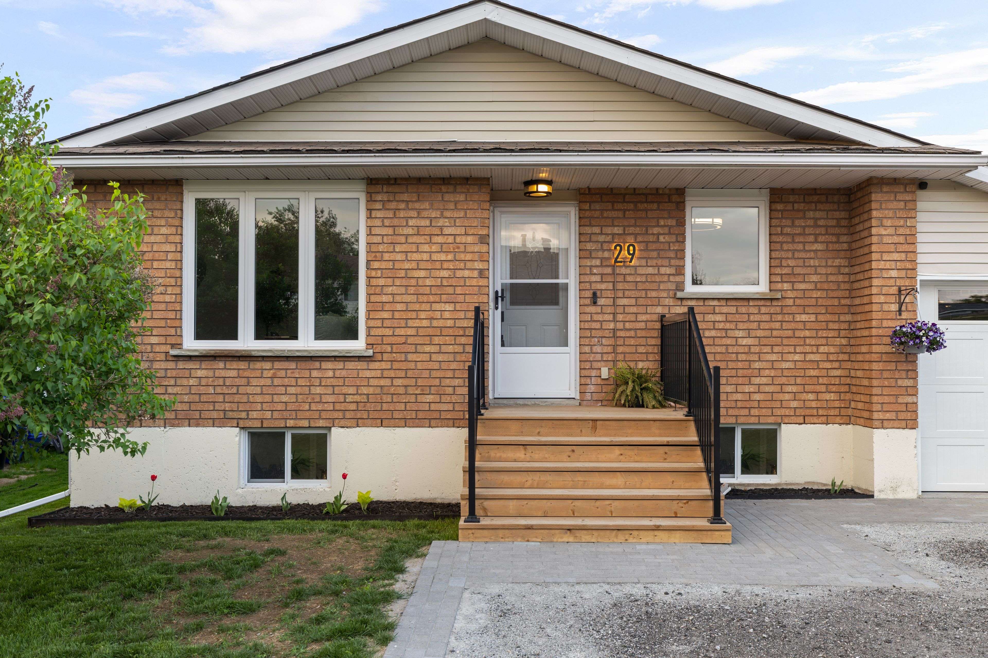 29 Jennings DR, Penetanguishene, ON L9M 1K2