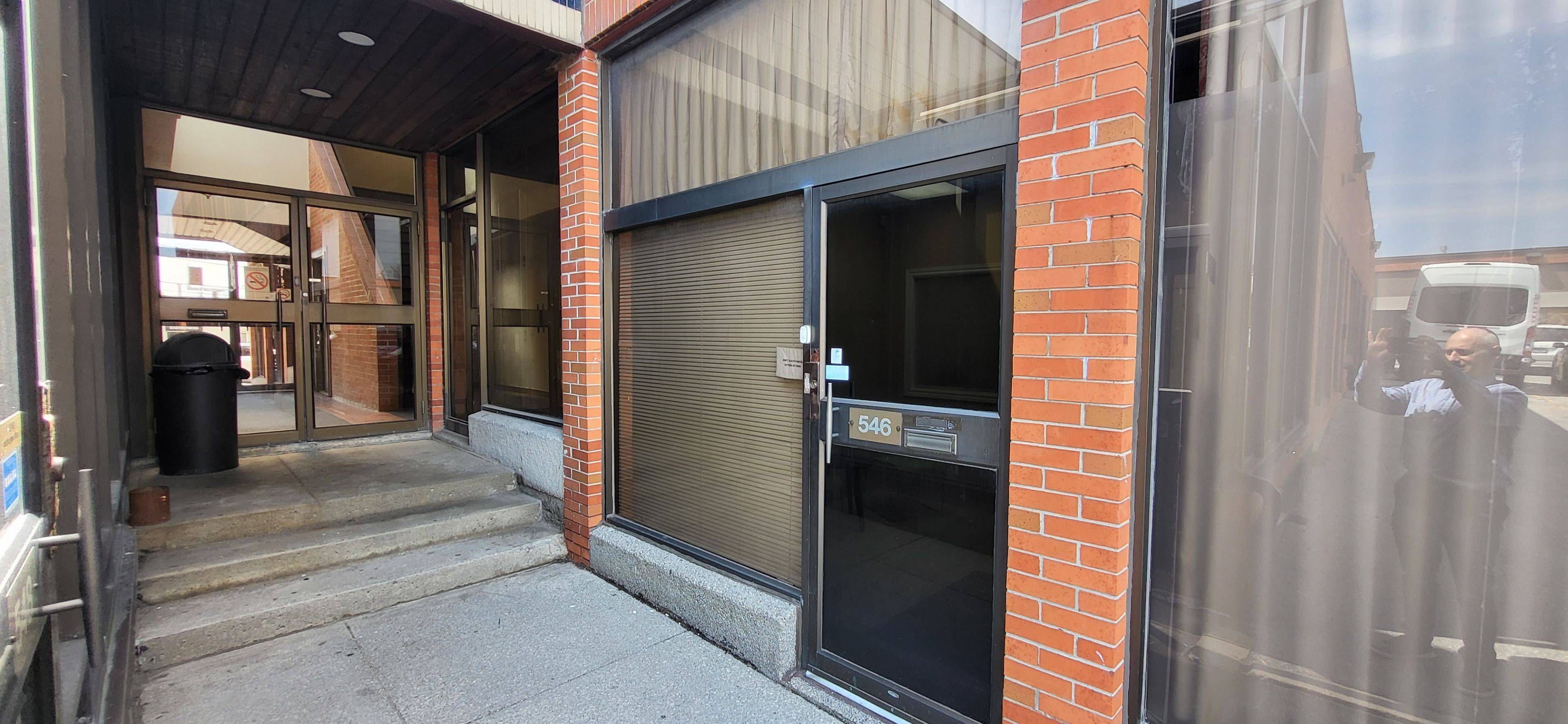 546 Champagne DR, Toronto W05, ON M3J 2T9