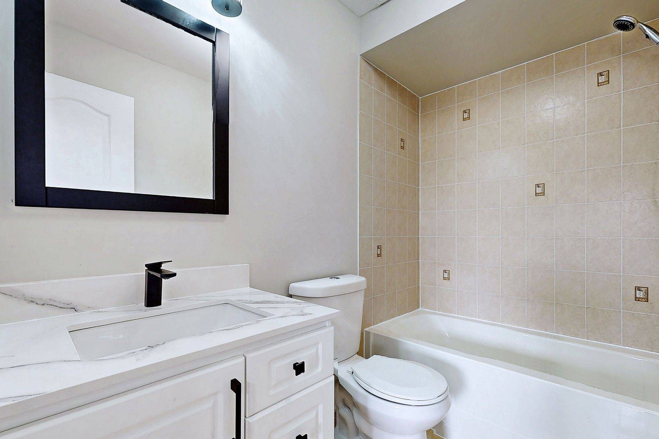 Brampton, ON L6V 4R2,8 Martree CRES