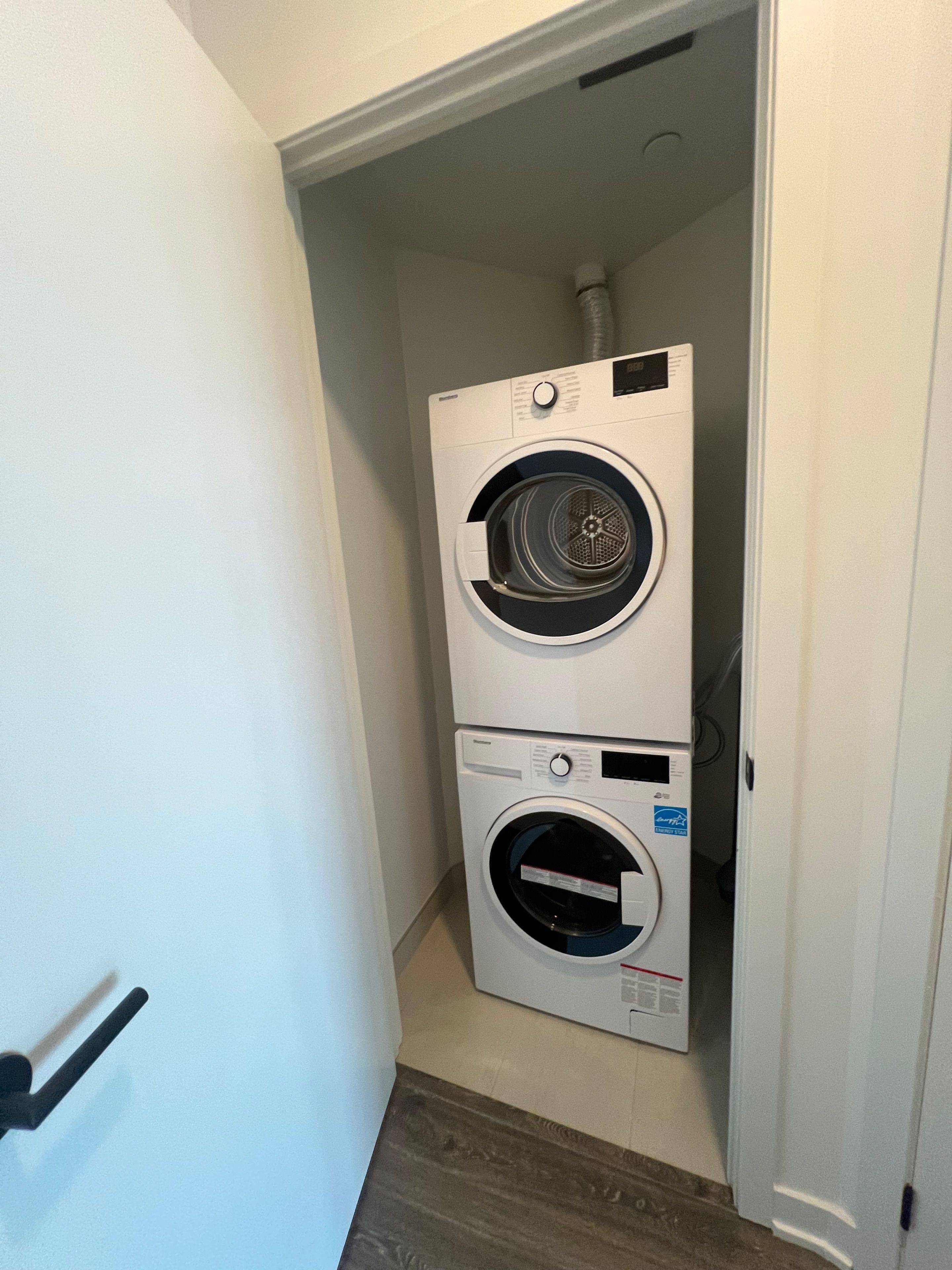 Mississauga, ON L5M 2V8,2495 Eglinton AVE E #901