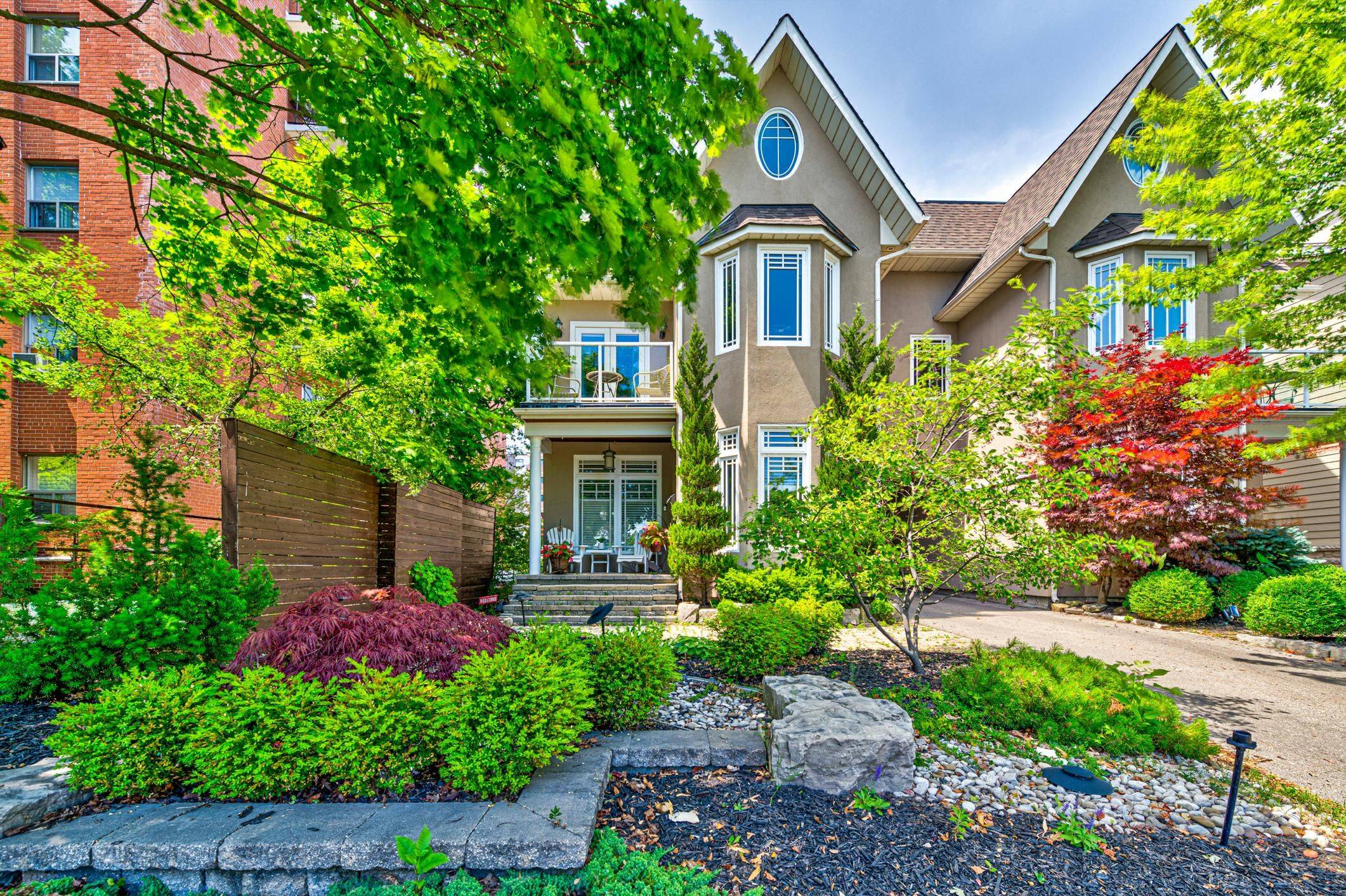 Oakville, ON L6L 1A6,2377 Ontario ST