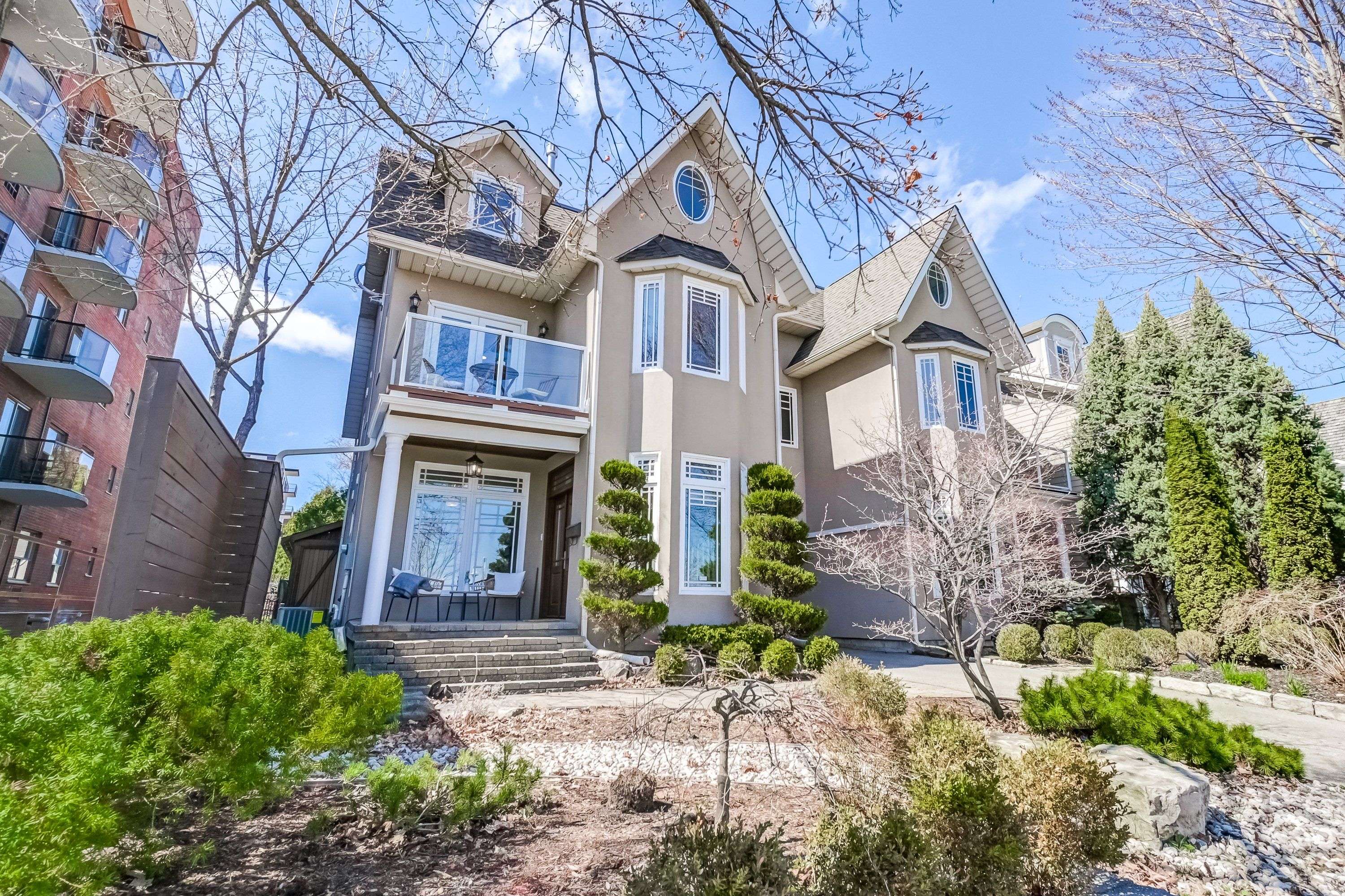 Oakville, ON L6L 1A6,2377 Ontario ST