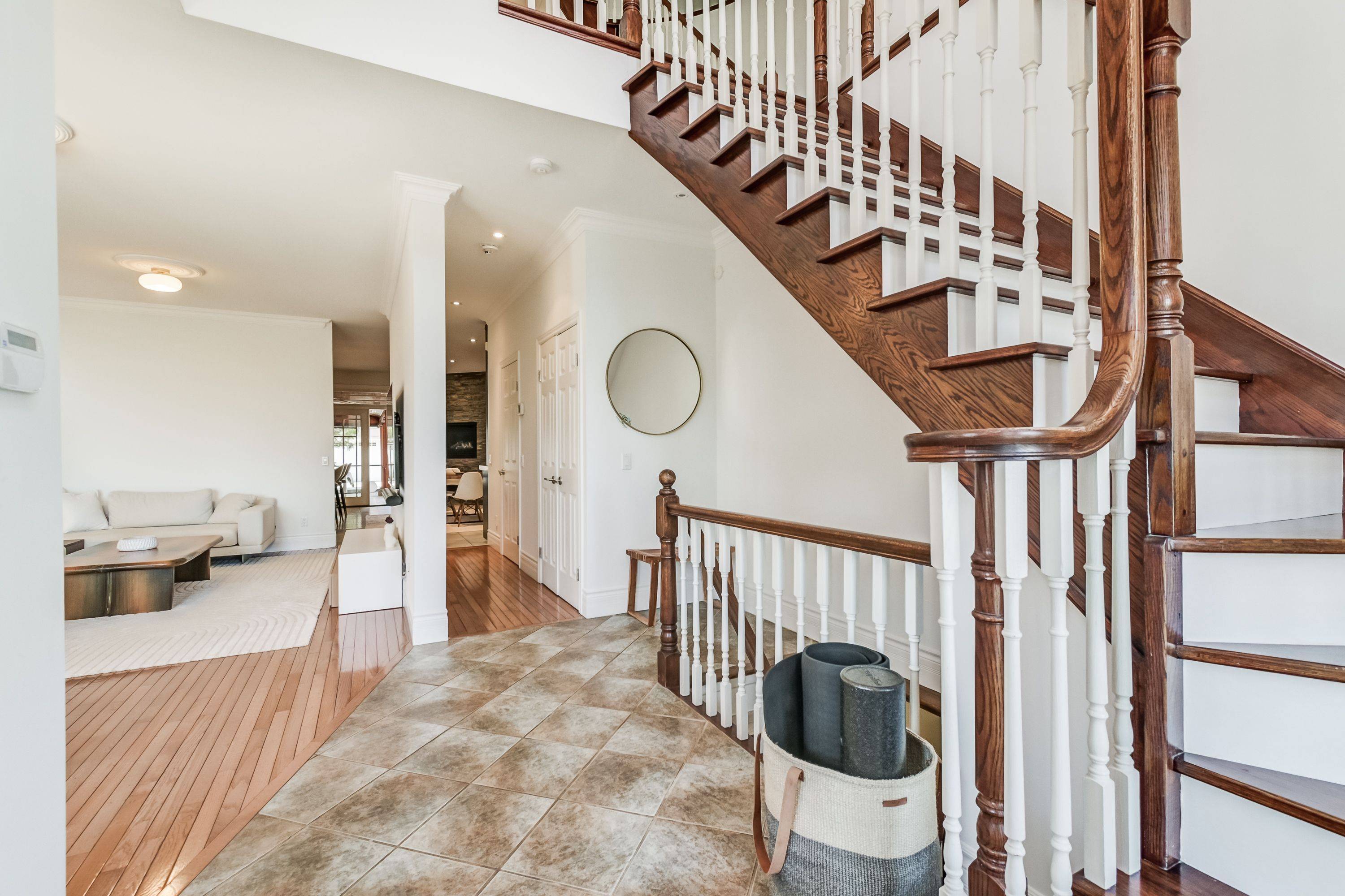 Oakville, ON L6L 1A6,2377 Ontario ST