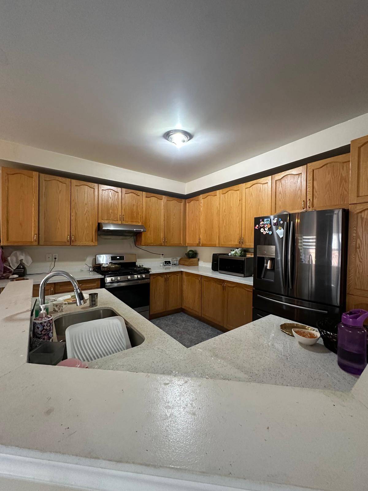 Brampton, ON L7A 3C1,35 Charger LN #Upper