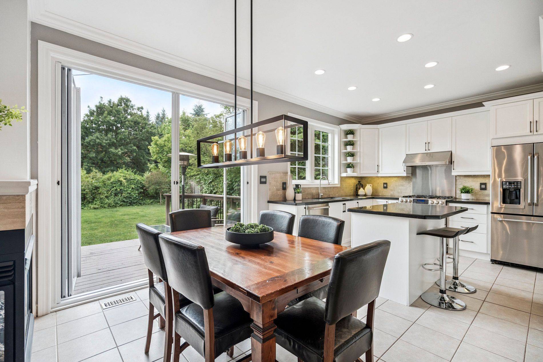 Oakville, ON L6M 5A1,2217 Mariposa RD