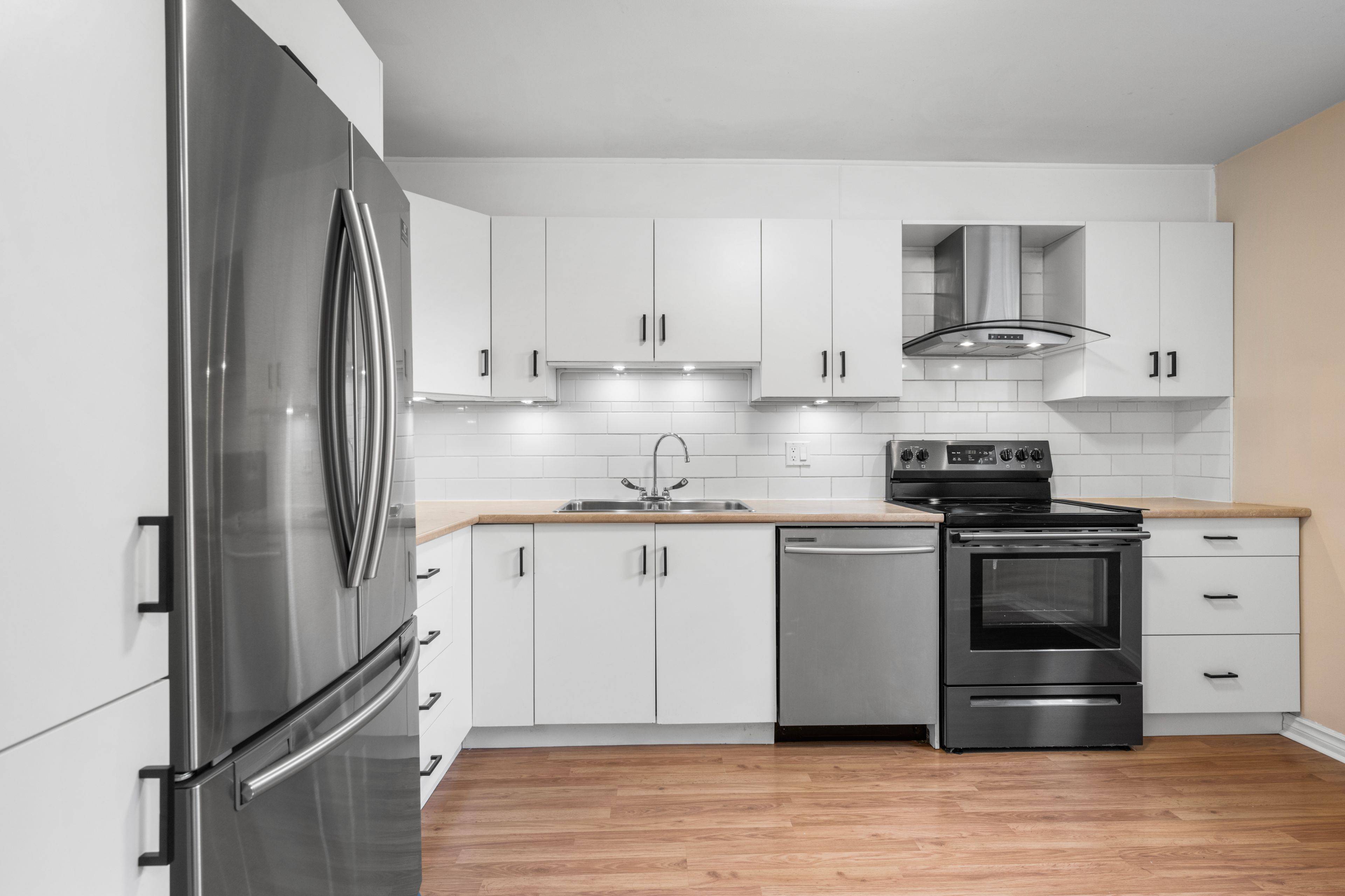 Kanata, ON K2L 2A4,122 McClintock WAY