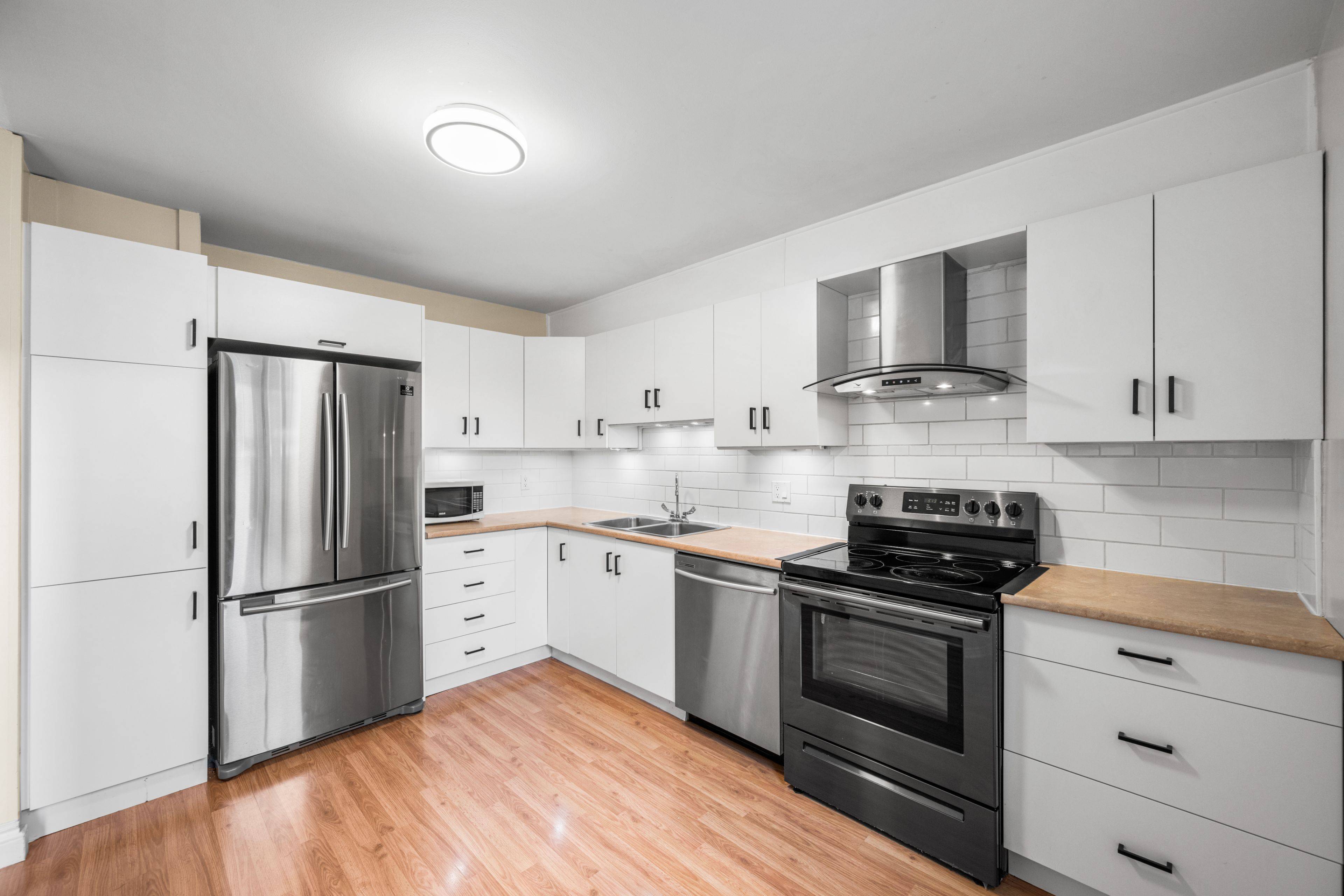 Kanata, ON K2L 2A4,122 McClintock WAY