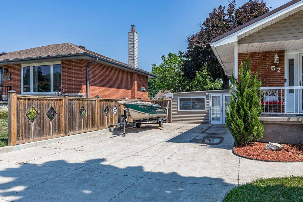 Hamilton, ON L8T 2J8,57 Burfield AVE