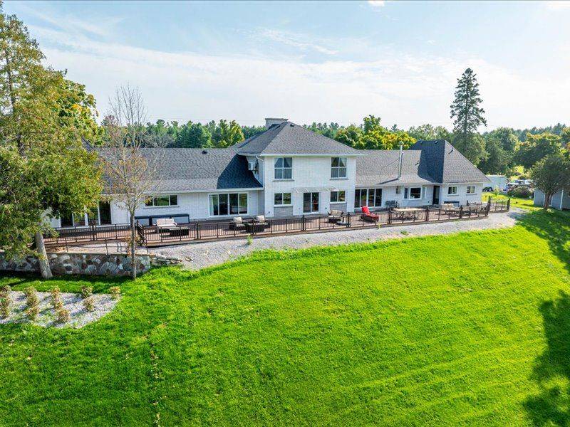 2250 Gilchrist Bay RD, Douro-dummer, ON K0L 2H0