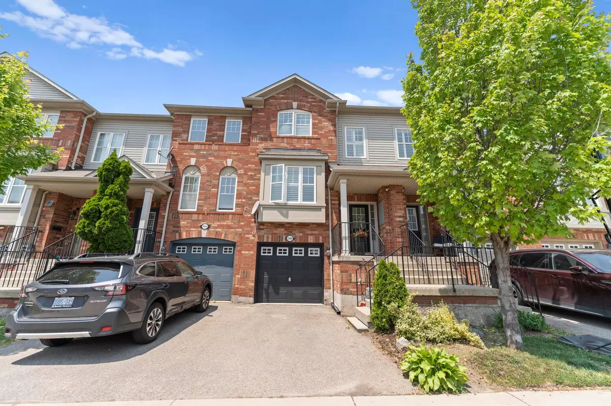 Oakville, ON L6M 0G6,2399 Coho WAY