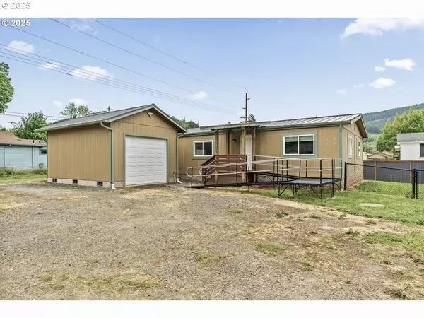 335 DIVISION AVE, Drain, OR 97435